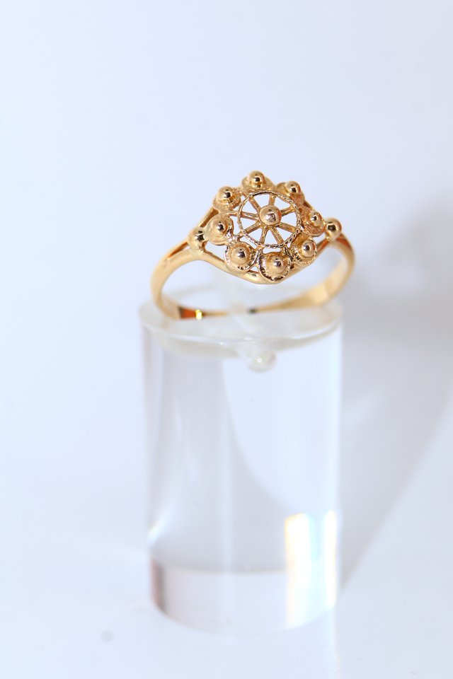 J-0924 Anillo moda, oro 18K