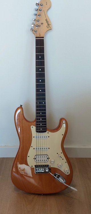 Guitarra Squier Fender ampli y pedal