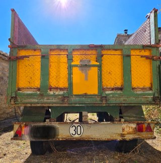 Remolque agrícola basculante 8.000 kg – 2 ejes – c
