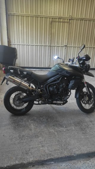 Triumph Tiger 800 XC Negra y Plata