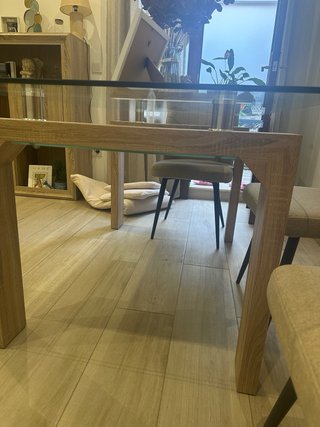 Mesa de comedor de cristal y madera