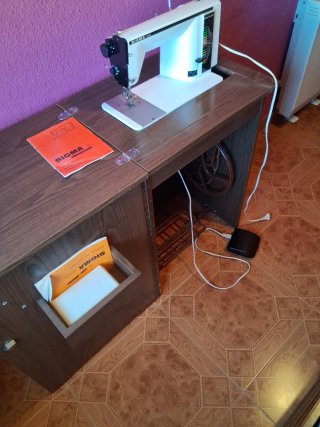 Máquina de coser Sigma 2000 con mueble
