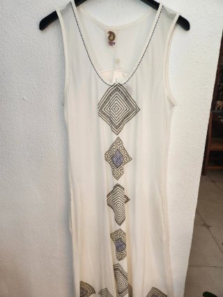 Vestido largo bohemio beige y blanco