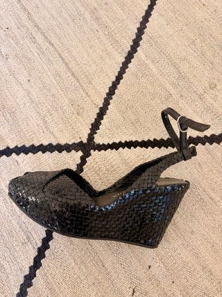 Sandalias cuña y piel Pons Quintana negras