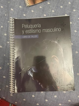 Libro de peluquería y estilismo masculino.