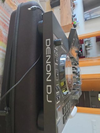 Denon DJ SC Live 4 Controlador DJ