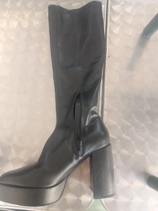 Botas de piel negras