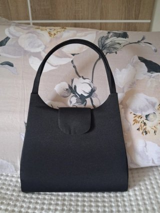 Bolso negro vintage con asa