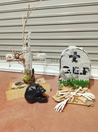 Decoración Halloween: Tumba, Cruz y Calavera