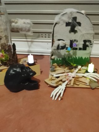 Decoración Halloween: Tumba, Cruz y Calavera