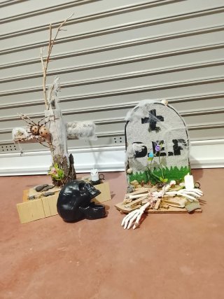 Decoración Halloween: Tumba, Cruz y Calavera