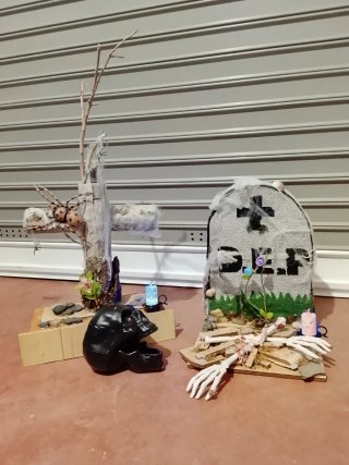 Decoración Halloween: Tumba, Cruz y Calavera