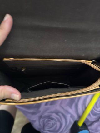 Borsa tracolla beige con chiusura a bottone