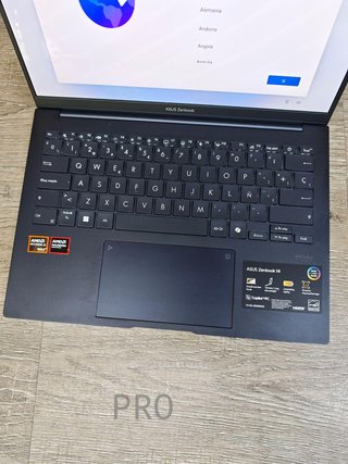 ASUS Zenbook 14 OLED portatile