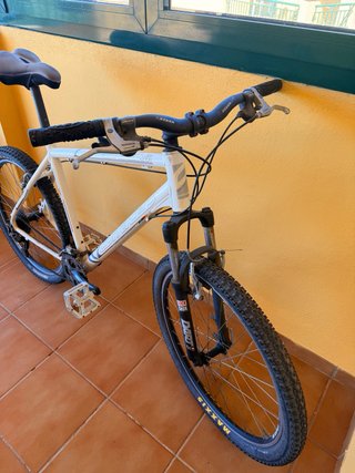 Bicicletas de montaña con inflador