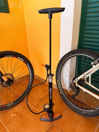 Bicicletas de montaña con inflador