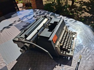 Máquina de escribir Olivetti Linea 98