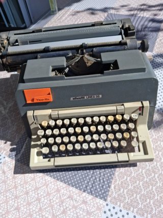 Máquina de escribir Olivetti Linea 98