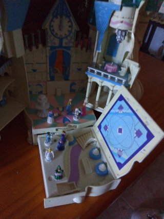 Castillo de juguete antiguo Poly poke