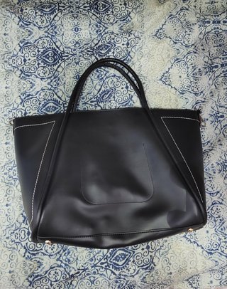 Borsa donna nera con cuciture bianche inserti oro