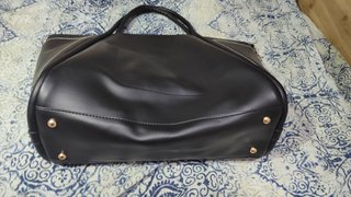 Borsa donna nera con cuciture bianche inserti oro