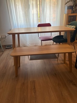Mesa de comedor de madera