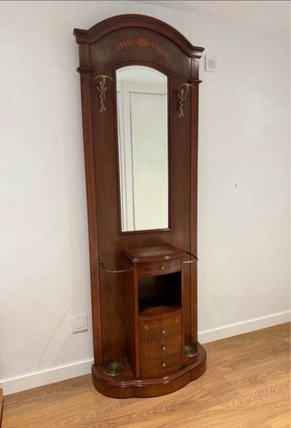 Mueble recibidor clásico con espejo