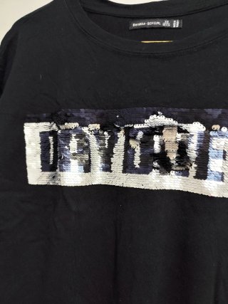 Camiseta Bershka negra lentejuelas DAYBREAN S