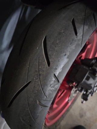 Kawasaki Z650 Naked Negra y Roja
