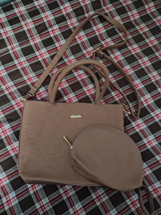 Bolso café con monedero