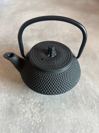 Tetera de hierro fundido negra