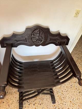 Jamuga medieval madera tallada león