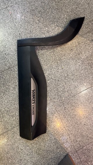Toyota Faldon inferior lateral Cross xp2100