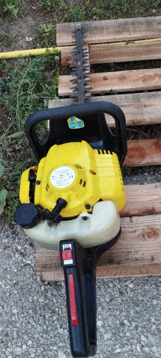 Cortasetos de gasolina amarillo