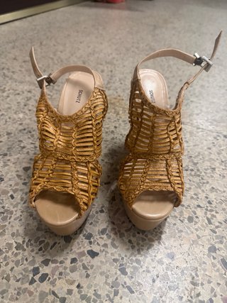 Sandalias cuña Schutz beige