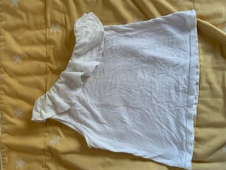 Camiseta blanca con volantes