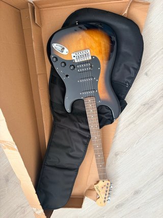 Guitarra Eléctrica Fender Squire Stratocaster