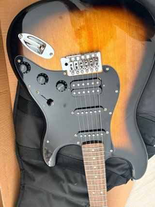 Guitarra Eléctrica Fender Squire Stratocaster