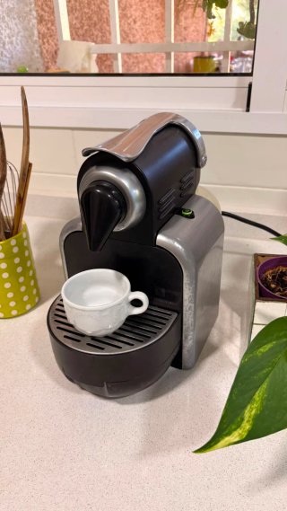 Cafetera Nespresso DeLonghi