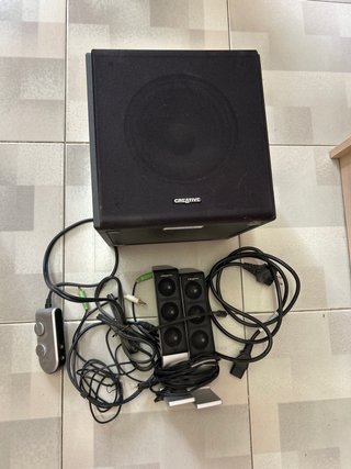 Sistema de Sonido Creative Subwoofer y Altavoces