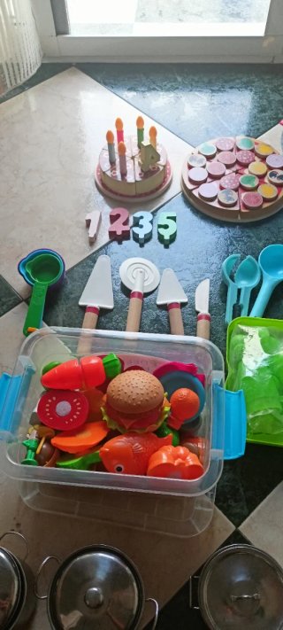 Cocinita de juguete con accesorios