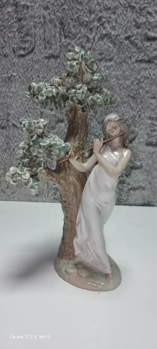 Figura de porcelana "ninfa del bosque"