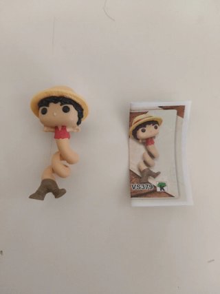 Figura Luffy Goma Kinder Joy One Piece VS379