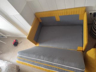 Sofá cama amarillo Ikea