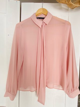 Camisa Zara lazo cuello rosa empolvado