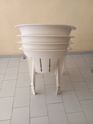 4 Sillas de Plástico Blancas