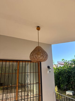 Lámpara colgante mimbre y madera