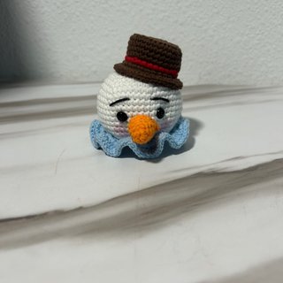 Muñeco de nieve amigurumi hecho a mano