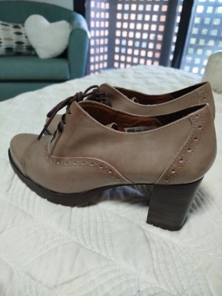 Zapatos tipo Oxford Tacón Beige/Marrón