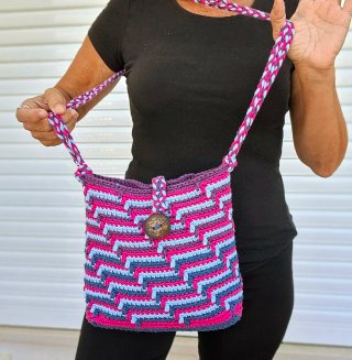 Bolso tejido bandolera rosa y azul